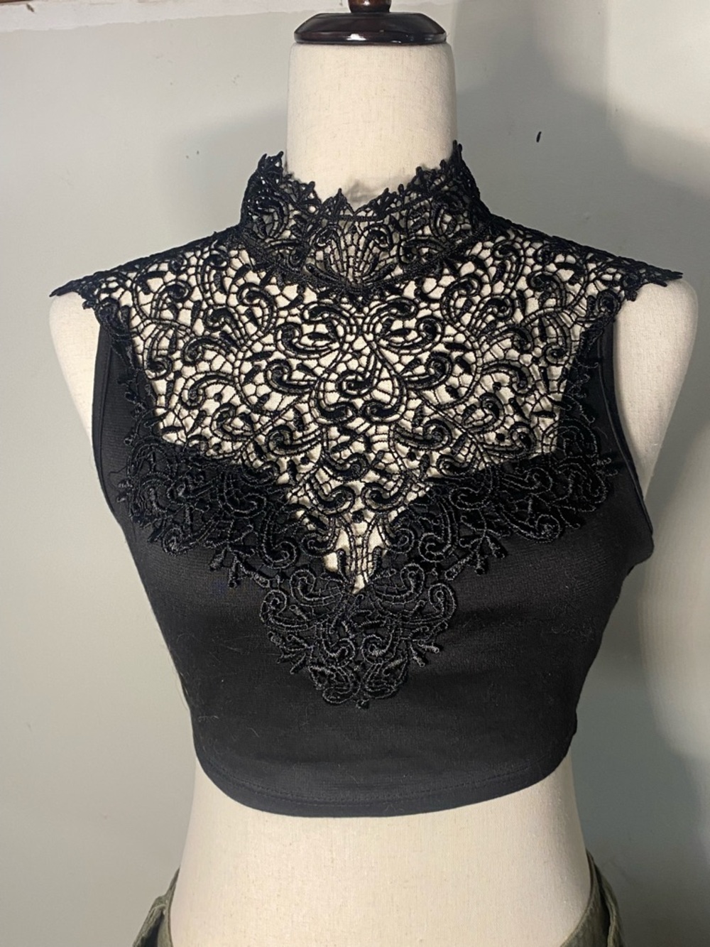Black Lace High-Neck Sleeveless Crochet Crop Top